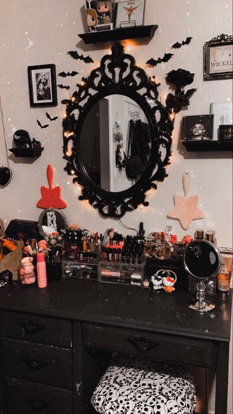 Gothic Beauty Room, Goth Vanity Decor, Goth Vanity Ideas, Goth Makeup Vanity, Gothic Vanity Ideas, Grunge Vanity, Halloween Vanity, Spooky Vanity, Goth Vanity