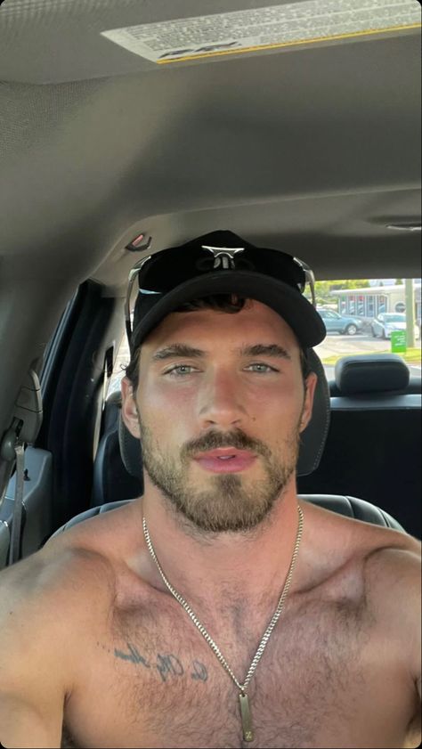 Guys With Beards Aesthetic, Michael Yerger, Man With Beard, 30 Year Old Man, Scruffy Men, Country Men, Victoria Secrets, Muscular Men, Shirtless Men