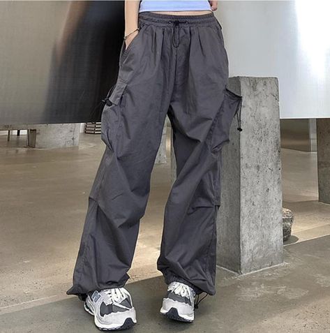 #grey #cargo #parachutepants #cargopants Hip Hop Cargo Pants, Hip Hop Joggers, Sweatpants Streetwear, Cargo Pants Streetwear, Hip Hop Women, Women Cargo Pants, Pants Streetwear, Baggy Cargo Pants, Streetwear Hip Hop