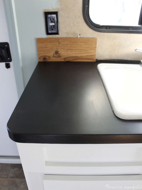 Painting Laminate Countertops Black, Easy Laminate Countertop Makeover, Glitter Kitchen Countertops, Painted Formica Countertops, Chalk Paint Countertops, Cheap Countertop Ideas Diy, Redoing Countertops, Painted Countertops Diy, Countertop Redo