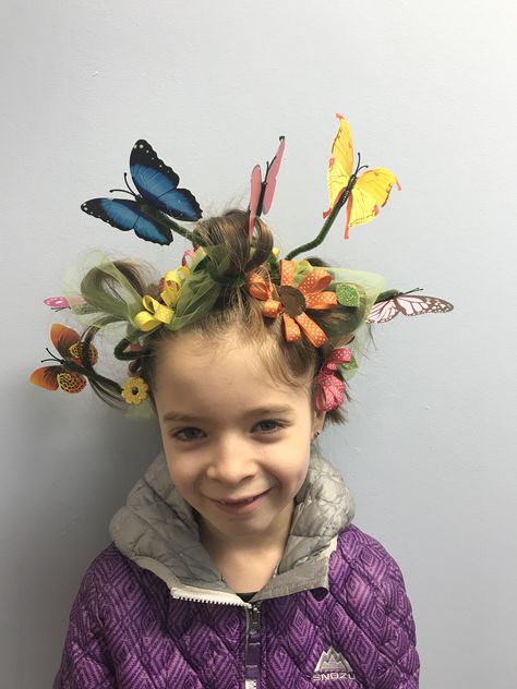 Uses pipe cleaners, butterflies and ribbon flowers to create this effect. Childrens Hairstyles, Easter Bonnet, Crazy Hair Day, Crazy Day, Pipe Cleaners, Crazy Hair Days, Halloween Hair, Woodland Party, Halloween Pictures