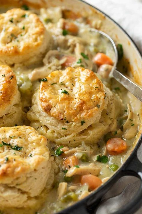 Chicken Pot Pie with Biscuits is an easy comfort food dinner recipe that your family will love! Make it with homemade or refrigerated biscuits! Fall Recipe Crockpot, Family Fall Recipes, Fall Pot Pie Recipes, Fun New Dinner Recipes, Homemade Pot Pie With Biscuits, Fall Oven Recipes, Pot Pie With Biscuits On Top, Homemade Southern Dinner Recipes, Best Winter Dinners