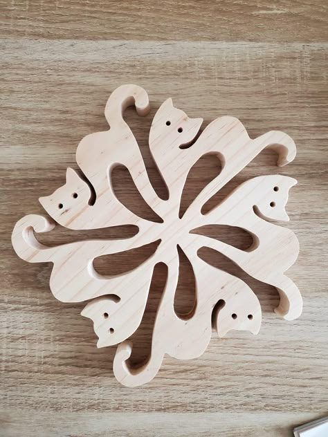 Scroll Saw Coasters, Scroll Saw Christmas Projects, Cnc Carving Design, Android Wallpaper Art, Scroll Saw Patterns Free, Christmas Yard Art, Scroll Saw Pattern, Wood Art Projects, Diy Wooden Projects