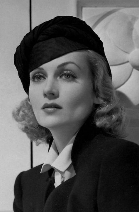 Carole Lombard Style, Carole Lombard, Vintage Black Glamour, Beautiful Film, Old Hollywood Glam, Classic Movie Stars, Hollywood Icons, Joan Crawford, Hollywood Glam