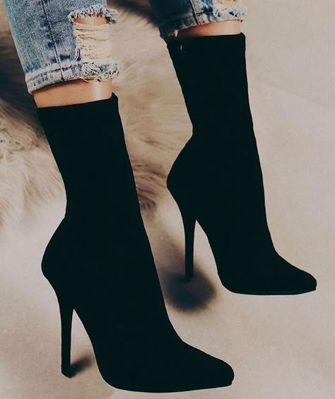 The bootie 🍑 you can show off all year long! 🔥😍 #backinstock •Styl Dr Shoes, High Heeled Boots, Stiletto Boots, Crazy Shoes, Black High Heels, Shoe Closet, If The Shoe Fits, Shoe Obsession, Shoe Fits