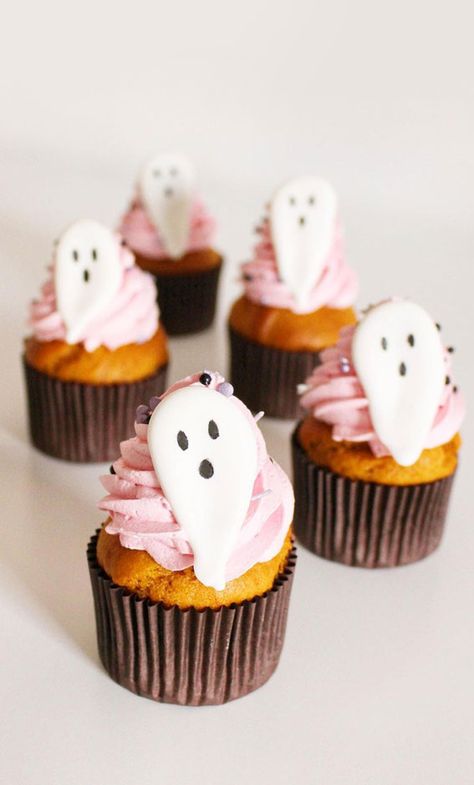 Halloween Cupcake Ideas, Cupcake Toppings, Pink Buttercream, Ghost Cupcakes, Ghost Cake, Cupcake Pictures, Spooky Food, Fun Halloween Food, Ghost Cookies