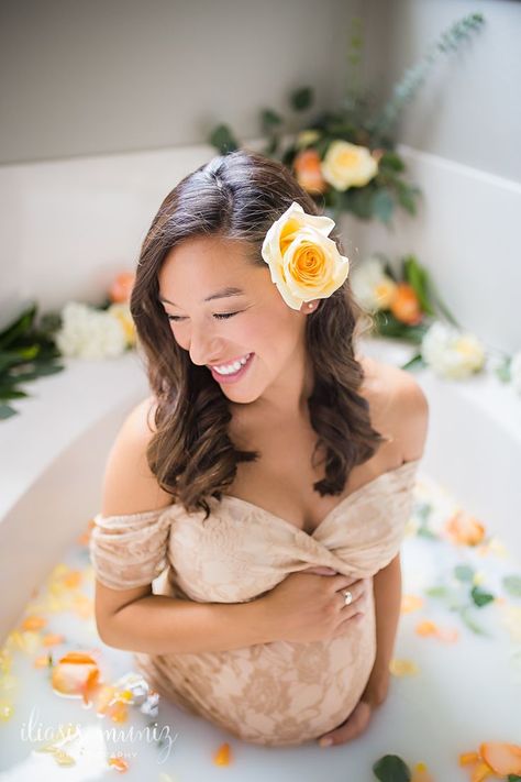 Milk Bath Photos, Maternity Photography Family, Milk Bath Maternity, Milk Bath Photography, Bath Photography, Maternity Photography Poses Pregnancy Pics, Maternity Photoshoot Poses, Maternity Inspiration, Maternity Photography Poses