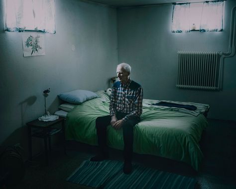 We all grieve for lost loved ones. Here’s how one photographer dealt with it in his own way. - The Washington Post Poetic Photo, Empty Apartment, Micro Living, Photography Storytelling, Narrative Photography, Moving Photos, Environmental Portraits, Cinematic Photography, Lost Love