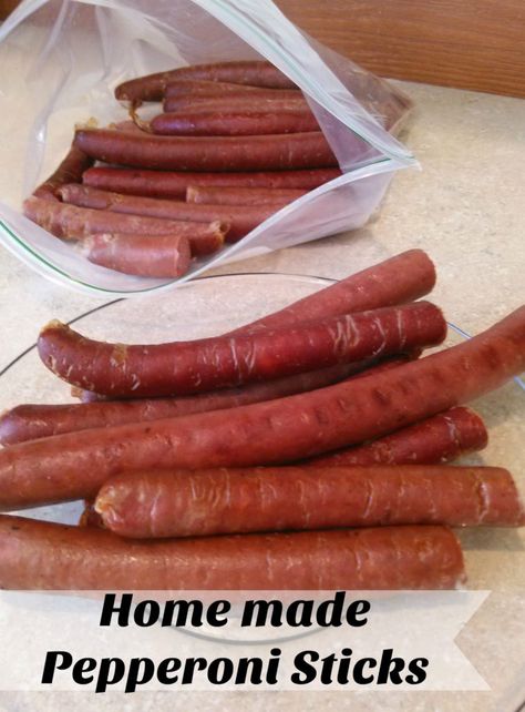 Home made Pepperoni Sticks Pepperettes Recipe, Pepperoni Jerky Recipe, Homemade Pepperoni, Diy Pepperoni, Pepperoni Sticks Homemade, Meat Sticks Recipe, Pepperoni Seasoning Recipe, Pepperoni Sticks Recipe, Diy Pepperoncini