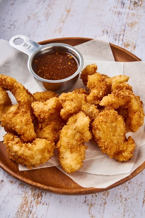 Panko Fried Butterfly Shrimp Recipe (Super Quick and Easy) Butterfly Shrimp, Coconut Shrimp Recipes, Best Party Appetizers, Egg Bowl, Jumbo Shrimp, Coconut Shrimp, Sweet Heat, Cocktail Sauce, Sweet And Sour Sauce