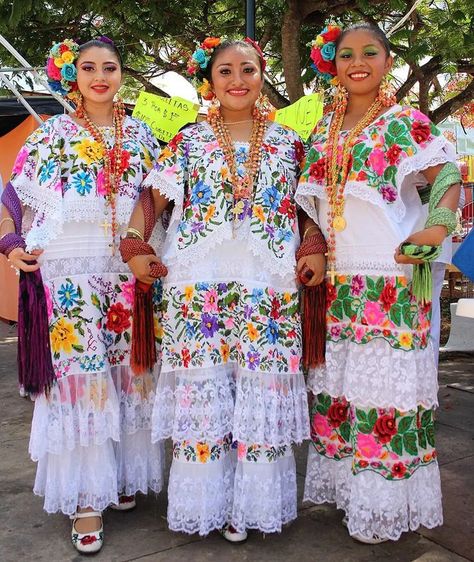 Mexican Traditional Clothing, Classy Womens Dresses, Huipil Dress, Mexican Huipil, Mexico Fashion, Traditional Mexican Dress, Ballet Folklorico, Boda Mexicana, Mexican Dress