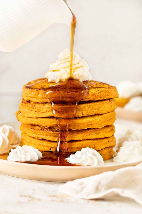 Pumpkin Pancakes are the ultimate Autumn breakfast recipe. Buttery, fluffy pancakes full of flavor from pumpkin puree and pumpkin pie spices. Pumpkin Oatmeal Pancakes, Pumpkin Pancakes Easy, Pumpkin Cranberry Bread, Meaningful Eats, Autumn Breakfast, Fall Recipes Breakfast, Pumpkin Pancake Recipe, Pumpkin Oats, Cranberry Bread