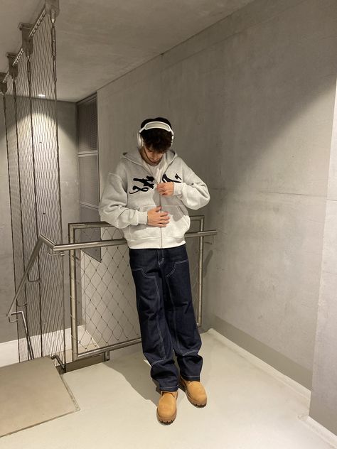 Outfits With Grey Zip Up Hoodie, Grey Zip Up Hoodie Outfit Men, Dark Blue Jeans Outfit Men, Grey Zip Up Hoodie Outfit, Denim Jeans Outfit Men, Blokecore Aesthetic, Airpod Max Aesthetic, Color Combos Aesthetic, Aesthetic Color Combos