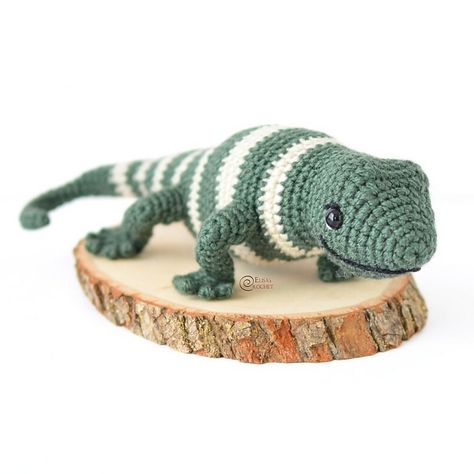 Fiji Banded Iguana Free Crochet Pattern Crochet Lizard, Crochet Succulent, Forest Baby Showers, Forest Baby, Chenille Stems, Crochet Motifs, Finger Puppets, Lion Brand, Crochet Hook Sizes