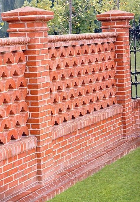 Types of Fences for Yards | garden fence clay brick FORNACE BALLATORE GIUSEPPE Red Brick Fence, Boundary Wall, Fence Planters, Green Fence, Brick Fence, Brick Art, Solid Brick, Backyard Privacy, Boundary Walls