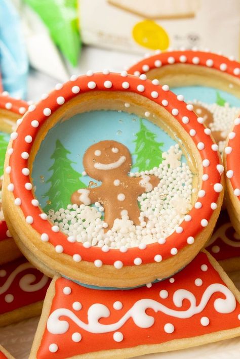 These Snow Globe Shaker Cookies will be the most festive cookies you bake this holiday season! The sweet and buttery sugar cookies are baked to perfection then topped with a sweet royal icing that is seasonally crafted with vibrant holiday colors. Last but not least, add the candy window to give it the ultimate snow globe effect. Recipe Creator: Amber of SweetAmbs Cookies Royal Christmas Cookies, Glass Sugar Cookies Snow Globe, Stainglass Cookies Christmas, Christmas Cookies Snow Globe, Isomalt Snow Globe Cookies, Christmas Cookie Snow Globe, Candy Snow Globe, Christmas Globe Cookies, Snow Globe Cookies How To Make