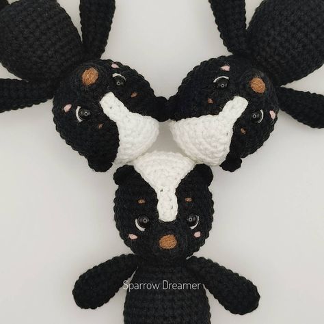 Skunk Amigurumi Free Pattern, Crochet Skunk Pattern, Skunk Crochet Pattern Free, Crochet Skunk Pattern Free, Crochet Skunk, Cute Skunk, Etsy Inspiration, Mini Cute, Crochet Quilt