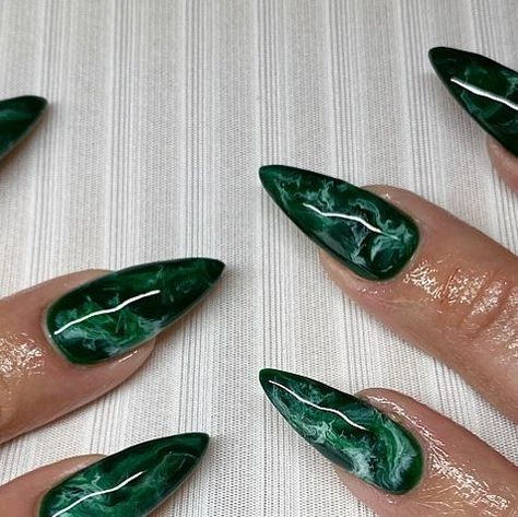 Malachite Nails Acrylic, Jade Stilleto Nails, Forest Green Marble Nails, Long Dark Green Nails, Emerald Green Tattoo, Cute Green Acrylic Nails, Green And Gold Marble Nails, Green Marble Nails Acrylic, Poison Ivy Nails Designs