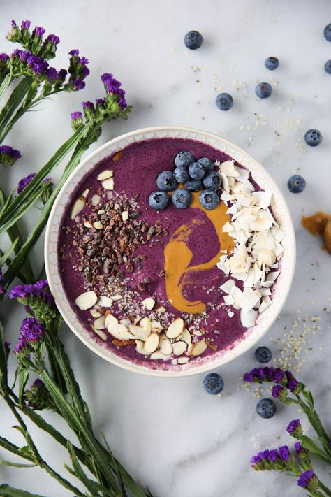 Protein Smoothie Bowl Recipe, Blueberry Protein Smoothie, Blueberry Oats, Peanut Butter Smoothie Bowl, Banana Oat Smoothie, Blueberry Smoothie Bowl, Protein Smoothie Bowl, Refreshing Breakfast, Vegan Smoothie Bowl