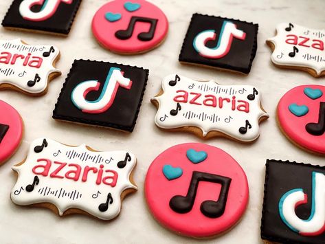 Angela Luisi Rudy on Instagram: “TikTok ya don’t stop. These designs inspired by another cookie artist. If they’re yours please let me know so I can credit you ❤️ #tiktok…” Tiktok Cookies, Birthday Event Ideas, Tiktok Party, Tiktok Birthday, Birthday Biscuits, Teenage Birthday Party, Jasmine Birthday, Birthday Cakes For Teens, Cookie Bouquet