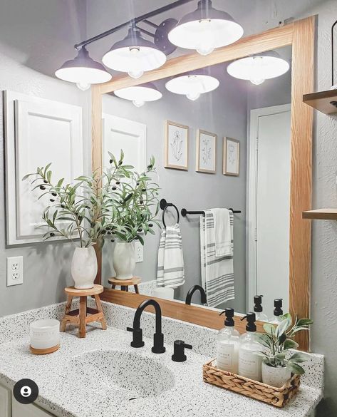 Redone Bathrooms, 2 Sink Bathroom Ideas, Feminine Bathroom Ideas, Apartment Decorating Bathroom, Beige And White Bathroom, Styling Bathroom, Bathroom 2023, Southern Charm Decor, Modern Farmhouse Bathroom Ideas