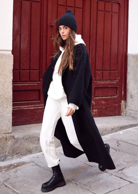 Chelsea Boots Outfit Women Winter, Chelsea Boot Outfits Women, Black Sweatsuit, Sweatsuit Outfits, Sweatsuit Outfit, Chelsea Boots Outfit, Weekly Outfits, Looks Black, Influencers Fashion