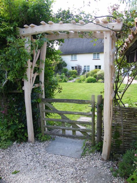 Handcrafted sweet chestnut garden arches Rustic Garden Gates, Creative Planters, Planters Patio, Patio Decorations, Garden Archway, Sweet Chestnut, Planting Tips, Garden Obelisk, Garden Poles