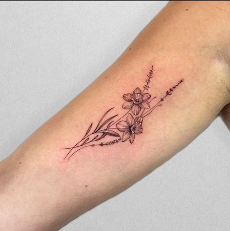 Daffodil Flower Tattoos, Larkspur Tattoo, Water Lily Tattoos, Lillies Tattoo, Flower Bouquet Tattoo, Lily Flower Tattoos, One Line Tattoo, Daffodil Tattoo, Back Of Arm Tattoo