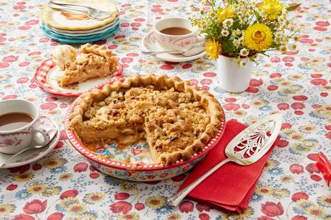 This Dreamy Apple Pie Is the Ultimate Thanksgiving Dessertthepioneerwoman Dutch Apple Pie, Dutch Apple, Caramel Apple Pie, Best Pie, Pioneer Woman Recipes, Homemade Apple Pies, Pie Crust Recipes, Perfect Pies, Apple Pie Recipes