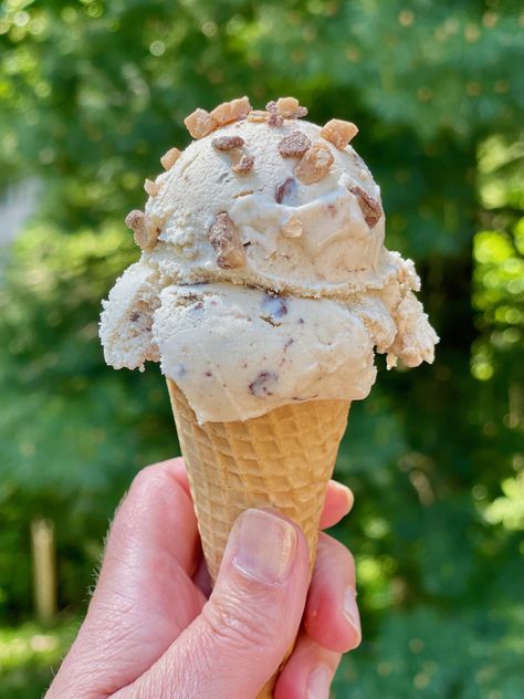 Butter Toffee Crunch Ice Cream Butter Crunch Ice Cream, Butter Brickle, Kitchenaid Ice Cream Maker, Toffee Ice Cream, Kitchen Aid Ice Cream, Coffee Ice Cream Recipe, Homemade Toffee, Ice Cream Mixture, Butter Toffee