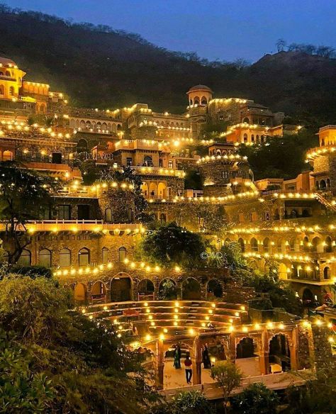 #jaipur Jaipur Aesthetic, Shaadi Ideas, Indian Wedding Aesthetic, Jaipur Wedding, Creative Vision Boards, Jaipur Travel, Paz Mental, Desi Aesthetics, Indian Architecture