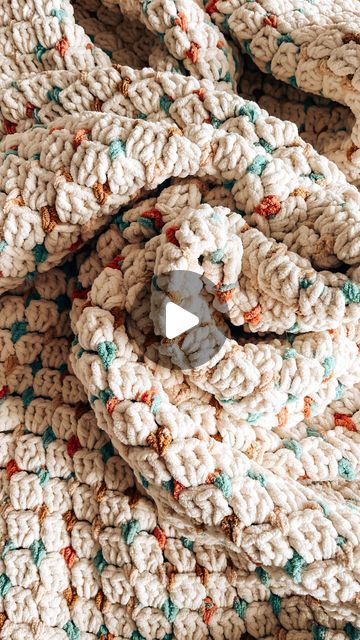 Daniela Jaimalis 🌼 | CJ Design on Instagram: "Cloud Blanket ~ Free Crochet Pattern Did you know that it is simpler than it looks like? ☺️ You would be surprised! This is the super bulky version, but I also have the worsted weight version in case you don’t like crocheting with blanket yarn 😅 Video tutorial and pattern available for free, on my blog 💕 #crochet #crochetblanket #cloudblanket #crochettutorial #crochetpattern #chunkyblanket #diycrochet #diy #crochetersofinstagram #crochetinspiration #crochetforfun" Cj Design, Cloud Blanket, Chunky Blanket, Blanket Yarn, Super Bulky, Worsted Weight, Diy Crochet, Crochet Tutorial, Video Tutorial