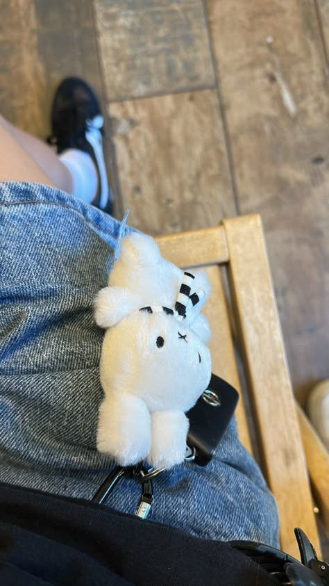 Jeans Keychain, Miffy Keychain, Miffy Plush, Girly Christmas Gifts, Keychain Plush, Hello Kitty Drawing, Japanese Aesthetic, Onitsuka Tiger, Blue Jean Shorts