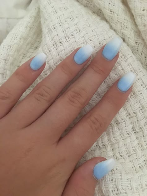 Blue And White Faded Nails, White And Blue Dip Nails, Blue White Ombré Nails, Nails Ombre Blue And White, White To Light Blue Ombre Nails, Blue And White Ombre Nails Short, Light Blue White Ombre Nails, Blue French Fade Nails, White And Blue Ombré Nails