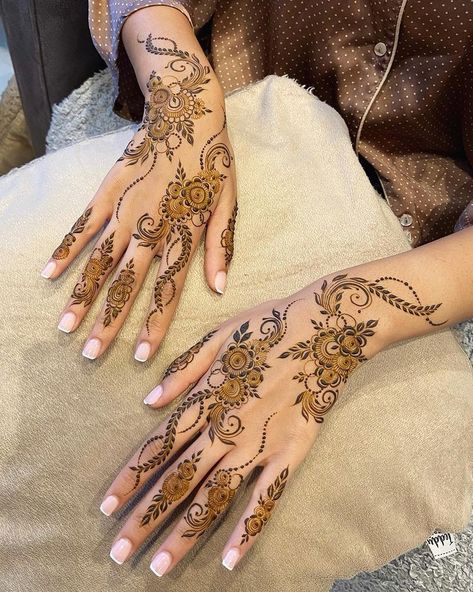 2 Hand Henna Design, Henna Design Both Hands, Two Hand Henna Designs, Henna Designs 2 Hands, Henna Designs Two Hands, Henna Designs 2024, Inside Hand Henna, Arabian Henna Designs, Henna Designs Inside Hand