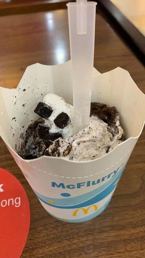 Pap Mcflurry, Mc Flurry Oreo Aesthetic, Mcflurry Oreo Aesthetic, Mc Flurry, I Want Food, Yummy Ice Cream, Foodie Instagram, Homemade Snacks, Snap Food