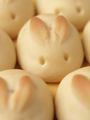 One Hour Honey Bunny Buns (the one's shown are actually Japanese manju.) The one's on this website will have more pointed ears, only due to the fact that manju (made from flour, rice powder and buckwheat) doesn't rise like flour will. Thus the ears will get lost if  you try and make them round-ish. Bunny Pastries, Bunny Rolls, Bunny Bread, Pastel Cupcakes, Kitchen Things, Fondant Figures, Odaiba, Easter Dinner, Bunny Ears