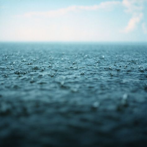 Rain on the ocean.  :) Medium Format Photography, Walk In The Rain, Photography 35mm, I Love Rain, 35mm Photography, Photographie Portrait Inspiration, Film Photography 35mm, Ocean Sky, Love Rain