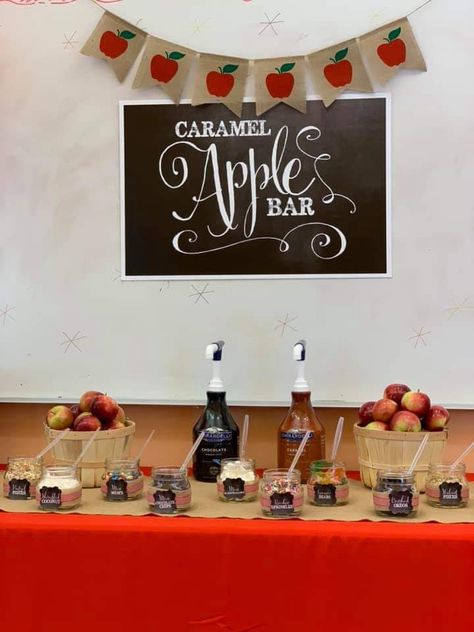 Cute sign for carmel apple bar Caramel Apple Bar For Teachers, Fall Food Bar Ideas, Apple Bar Ideas, Candy Apple Bars, Caramel Apple Bar, Apple Board, Fall Caramel Apples, Resident Appreciation, Apple Cider Bar