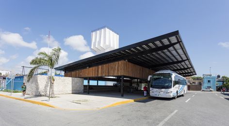 Galería de Terminal de camiones / AS Arquitectura + Seijo Peón Arquitectos - 2 Bus Terminal Architecture, Transport Terminal, Bus Stop Design, Terminal Bus, Beam Structure, Airport Design, Public Architecture, Bus Terminal, Car Showroom