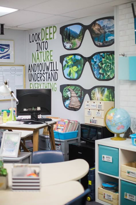 Bulletin Board Ideas High School Science, Middle School Biology Classroom, Scientist Bulletin Board Ideas, Biology Themed Classroom, Decorating Science Classroom, Science Classroom Bulletin Board Ideas, Social Science Classroom Decor, Middle Years Bulletin Boards, Earth Science Classroom Decor