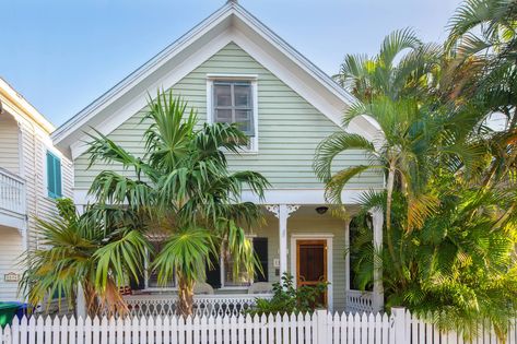 Key West Houses Cottages, Key West Cottage Exterior, Key West House Exterior, Key West Exterior House Colors, Key West Home Decor, Key West Exterior, Key West House Colors, Bohemian House Exterior, Key West Style Homes Exterior