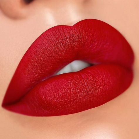 Beautiful Lipstick Makeup Tips To Ensure You Are Looking Fly ★ See more: https://glaminati.com/lipstick-tips/ Maquillage Kylie Jenner, Make Up Diy, Lipstick Tattoos, Lip Shade, Lipstick For Fair Skin, Makeup Tip, Lipstick Designs, Lipstick Kit, Beautiful Lipstick