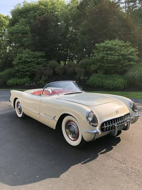 Old Classic Cars Vintage, 80s Cars, Vintage Cars 1950s, Corvette For Sale, Old Vintage Cars, Carros Vintage, Best Classic Cars, Old Classic Cars, Classy Cars