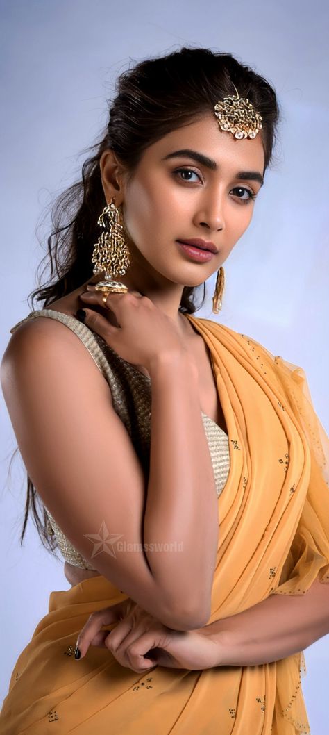 Pooja Hedge Bold, Pooja Hegde, Arabian Beauty Women, Indian Woman, Desi Beauty, Saree, Actresses, Celebrities, On Twitter