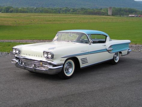 1958 Pontiac, Mercedes Auto, 1950s Car, Old American Cars, Custom Cars Paint, American Graffiti, Pontiac Cars, Cars Usa, Classic Cars Trucks Hot Rods