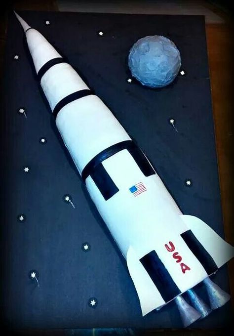 Space rocket cake Rocket Cakes For Boys, Space Rocket Cake, Playdough Cake, Space Cakes, 100th Day Of School Crafts, Rocket Cake, Rocket Party, Nasa Rocket, Cookie Decoration