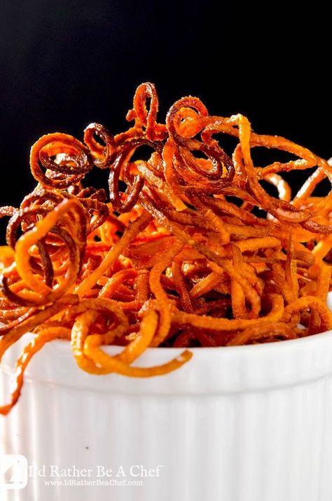 I just love how crunchy these sweet potato french fries get in this recipe. This is the last shoestring sweet potato fries recipe I'll need! Sweet Potato French Fries, Potato French Fries, Fried Sweet Potato, Homemade Sweet Potato Fries, Sweet Potato Fries Recipe, Spiralized Sweet Potato, Sweet Potato Recipes Fries, French Fried Potatoes, Yummy Sweet Potatoes