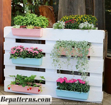 Garden Design Ideas | Cozy Garden | Tutorial for Beginners Pallet Projects Garden, Euro Pallets, Fence Planters, Pallet Patio Furniture, Pallet Planter, Plant Box, Garden Decor Projects, Hanging System, Pallet Garden