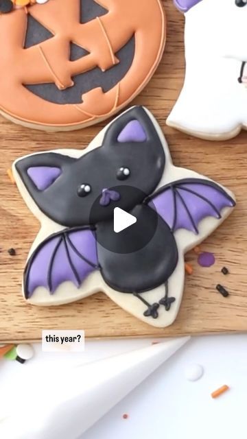 Maddie Gartmann on Instagram: "Share this cookie idea with your bestie for your upcoming baking/spooky movie night. (Not sure if that’s actually a thing but I think I now need to make that a thing, don’t you?)   I originally saw this design posted by @thebearfootbaker a few years back so please give her all the credit for the genius idea.   Decorating cookies, Halloween treats, bat cookies, cookie flips, Halloween cookies, reels for kids, Halloween diy, royal icing, sugar cookies, satisfying" Bat Cookies Royal Icing, Cookie Flips, Diy Royal Icing, Halloween Cookies Royal Icing, Halloween Royal Icing Cookies, Bat Cookies, Spooky Movie Night, Witch Cookie, Pumpkin Balls